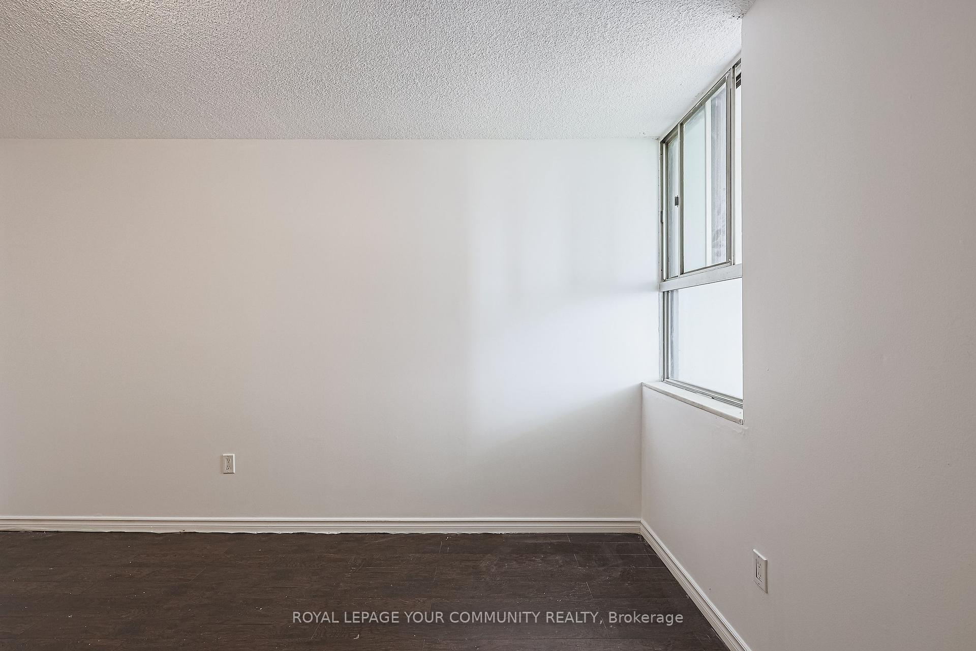 2 Bedrooms Condo at 10 Tobermory, Toronto For sale
