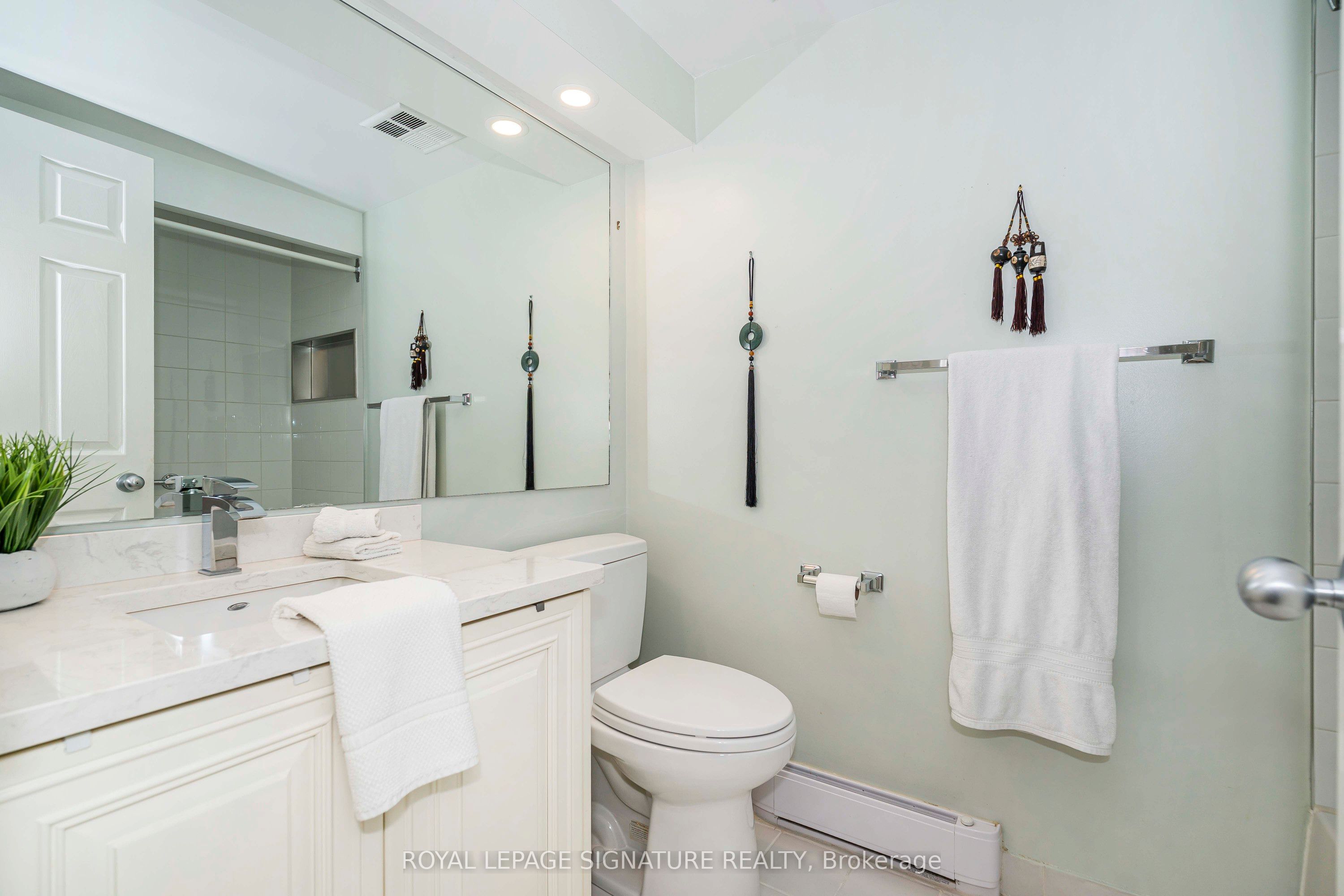 99 Harbour Square, #1812