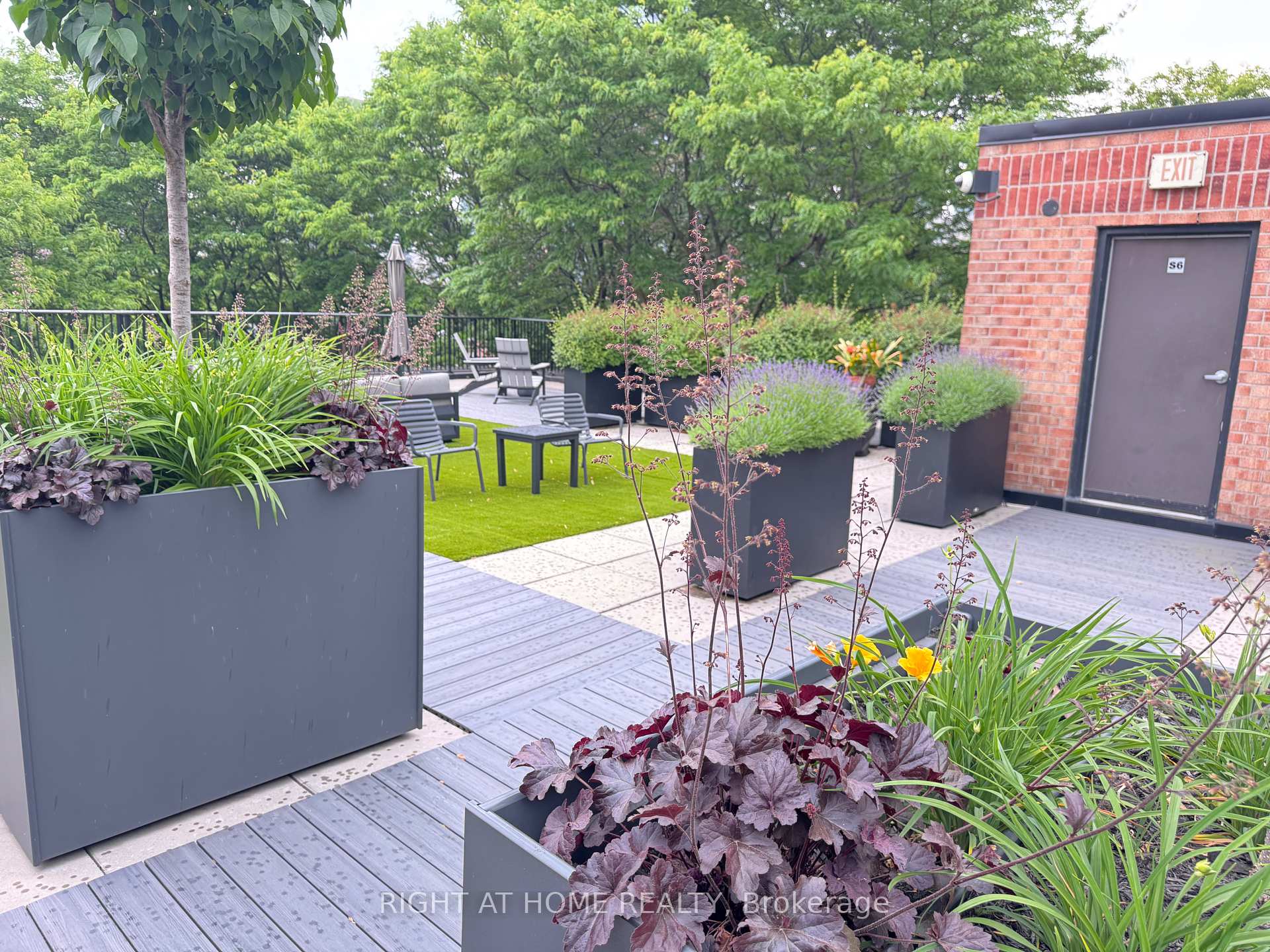2 Bedrooms Condo at 225 Davenport, Toronto For sale