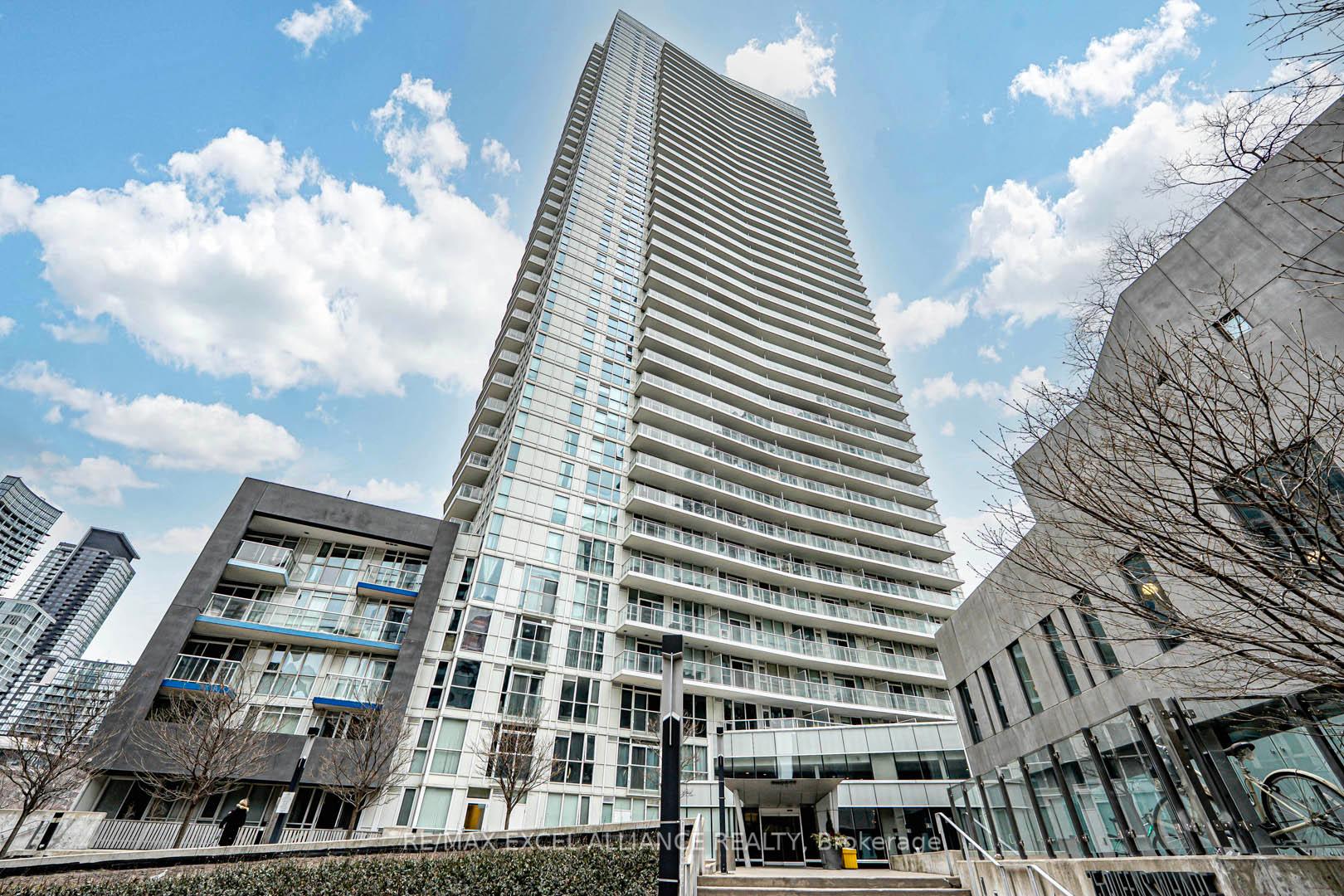 2 Bedrooms Condo at 75 Queens Wharf,  Toronto For sale