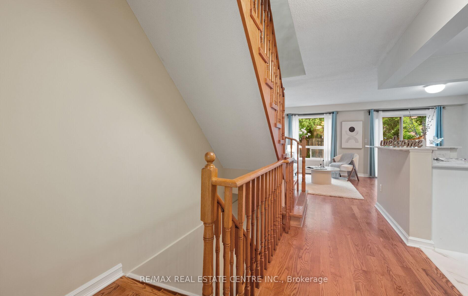 4 Bedrooms Condo at 5030 Heatherleigh, Mississauga For sale