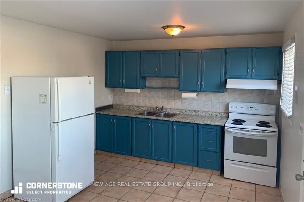 3 Bedrooms Condo at 40 SUMMERCREST, Hamilton For sale