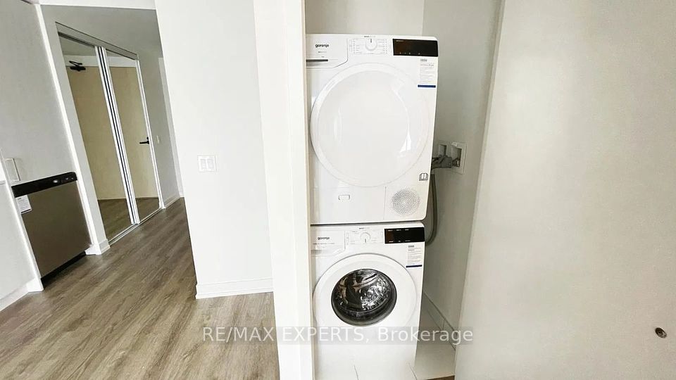 https://trreb-image.ampre.ca/JVlRlTlk8lwnU-7_ut0zeJ0ZcR0j7MKecQSqJvfOEP0/rs:fit:960:960/wm:.5:so:0:50:.4/wmsh:10/wmt:PHNwYW4gZm9yZWdyb3VuZD0nd2hpdGUnIGZvbnQ9JzY4Jz5SRS9NQVggRVhQRVJUUywgQnJva2VyYWdlPC9zcGFuPg/L3RycmViL2xpc3RpbmdzLzQwLzg3LzUyLzI5L3AvY2JlOTIzMDItNjIwOS00OWUwLTk3NjgtYjk3ZWNiNTZhMzM3LmpwZw.jpg