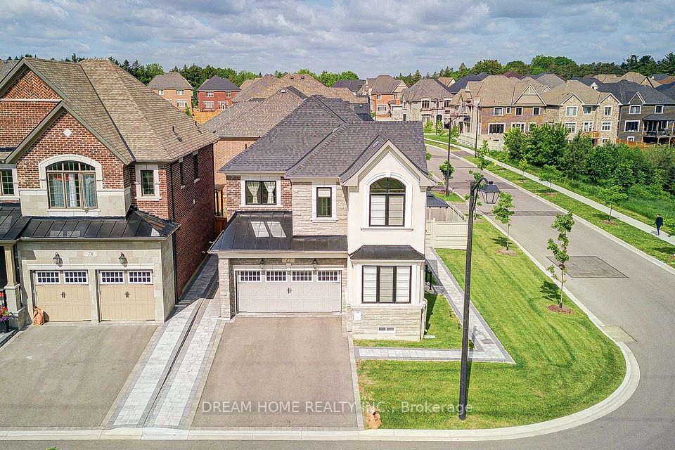 82 Chorus Crescent