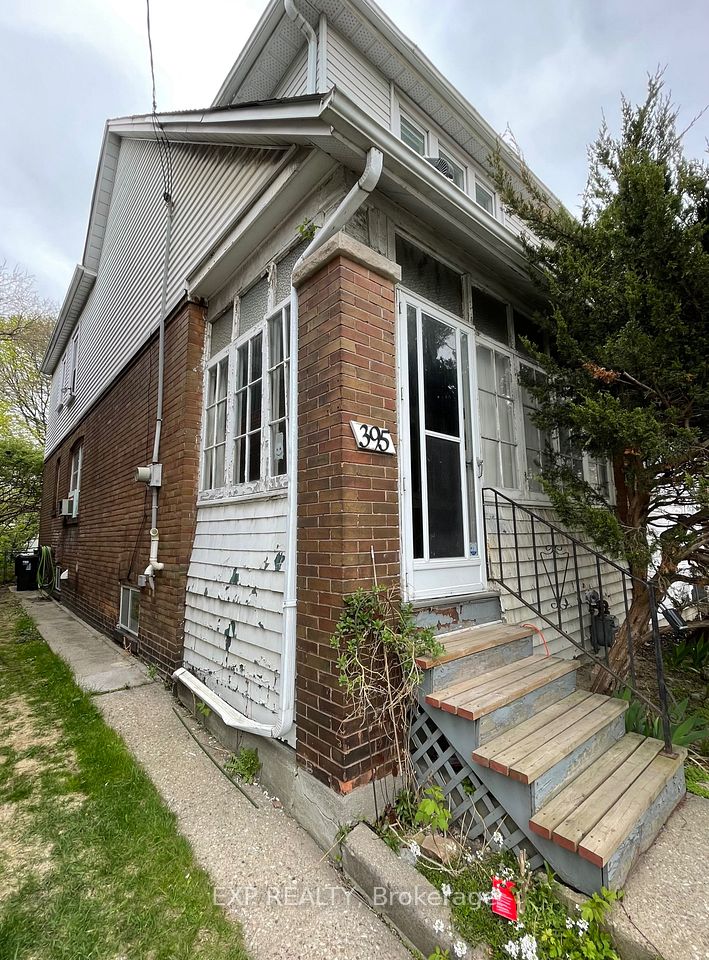 395 Woodbine