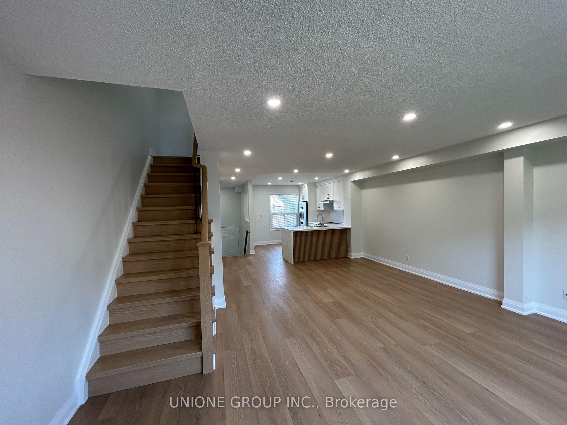 3 Bedrooms Condo at 1570 Reeves, Oakville For sale