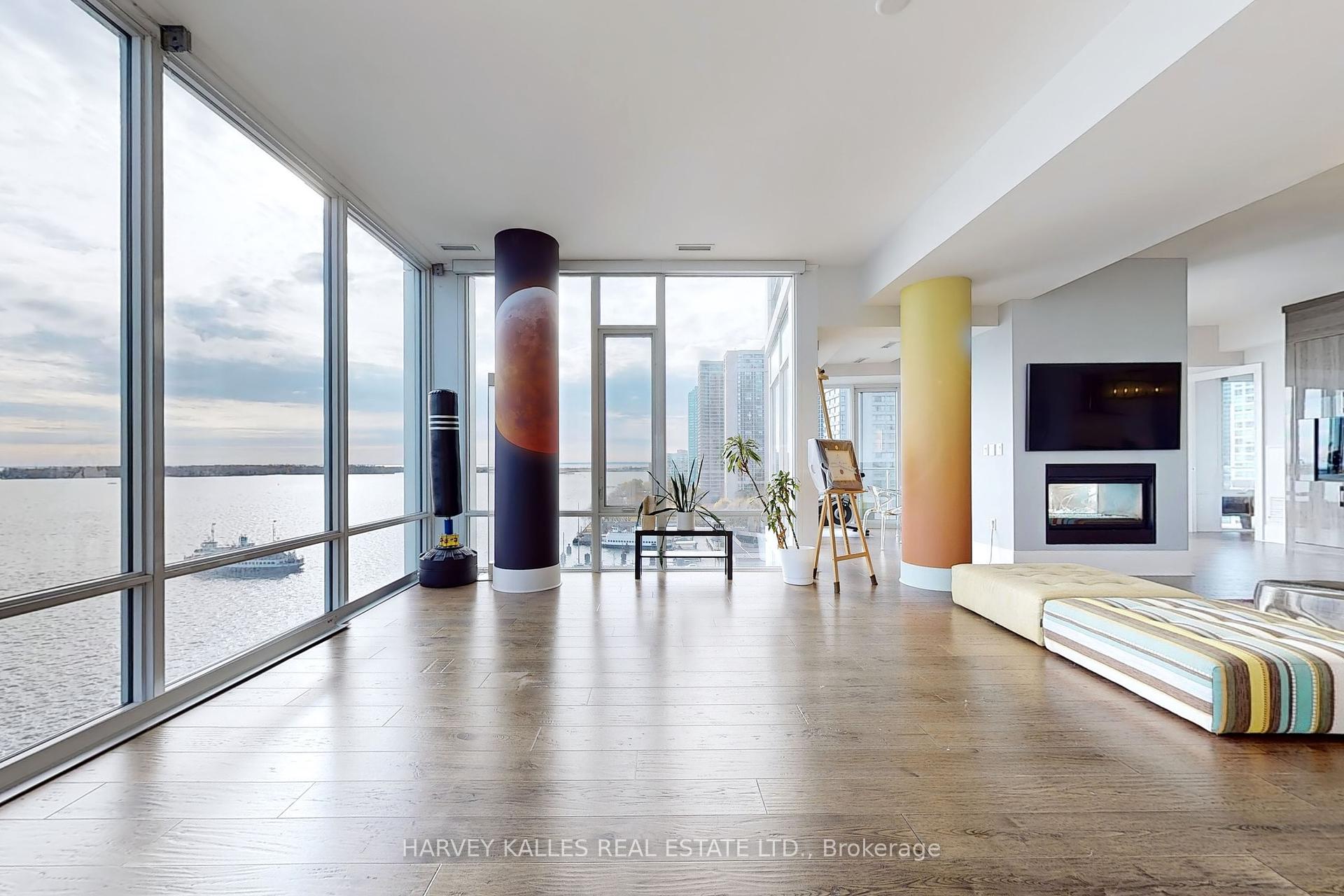 29 Queens Quay N/A E 1006