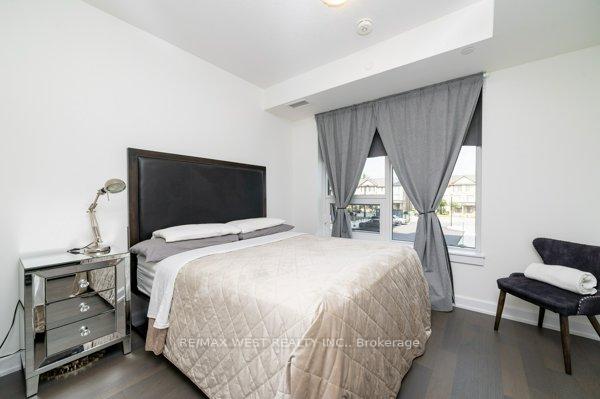 2 Bedrooms Condo at 3220 William Coltson, Oakville For sale