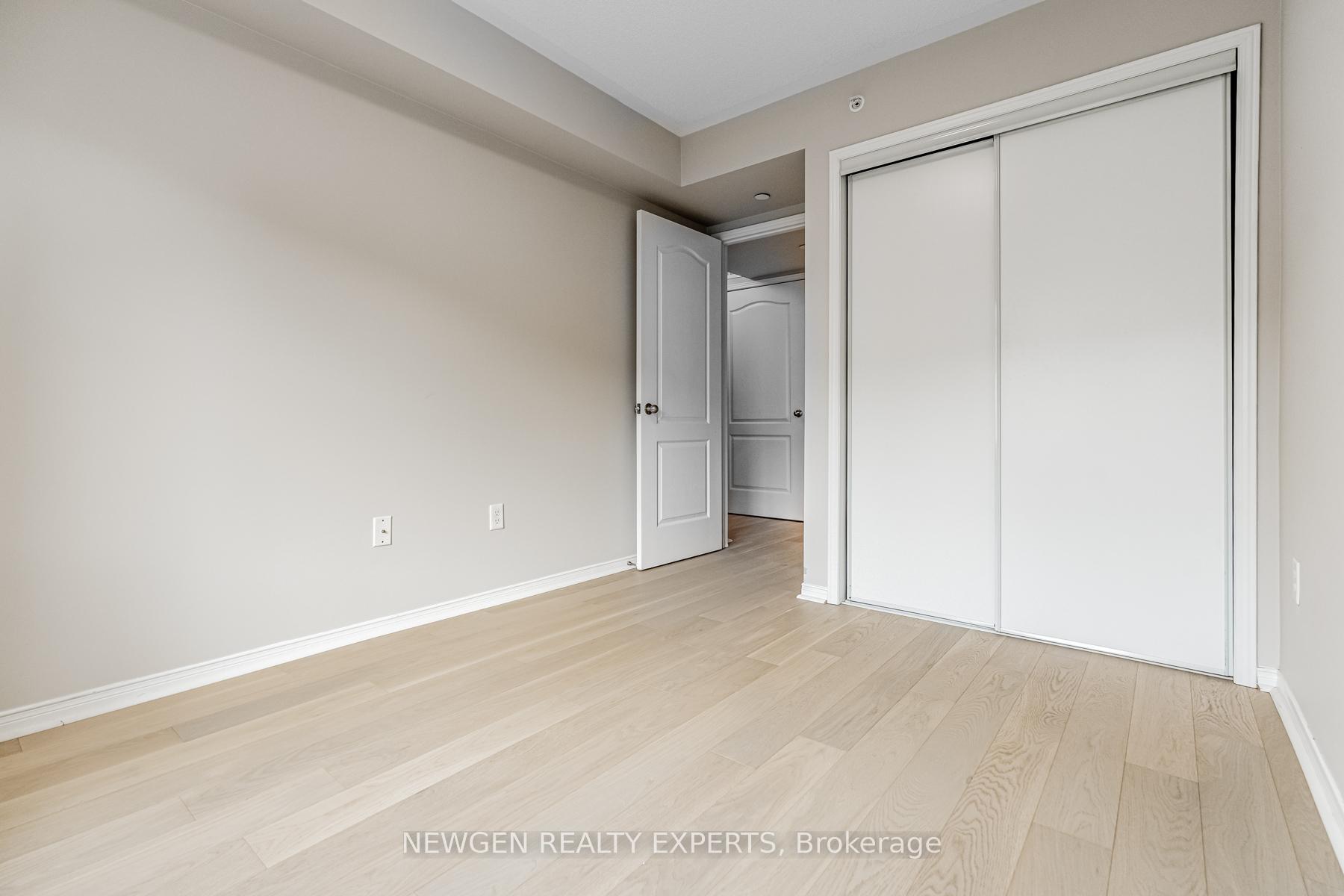 2 Bedrooms Condo at 51 Hays, Oakville For sale