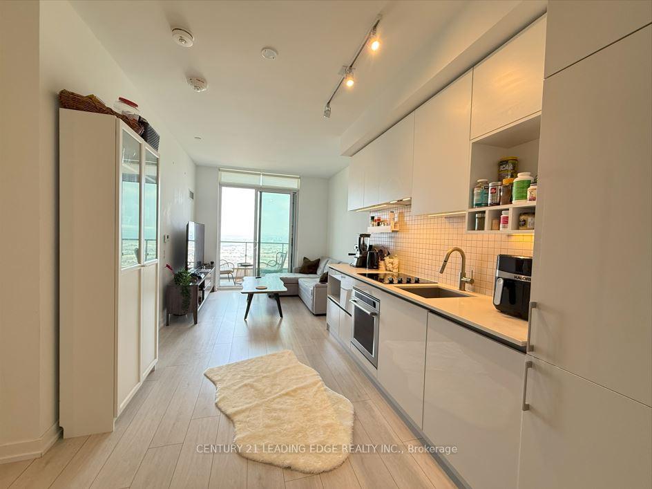 2 Bedrooms Condo at 950 Portage, Vaughan For sale