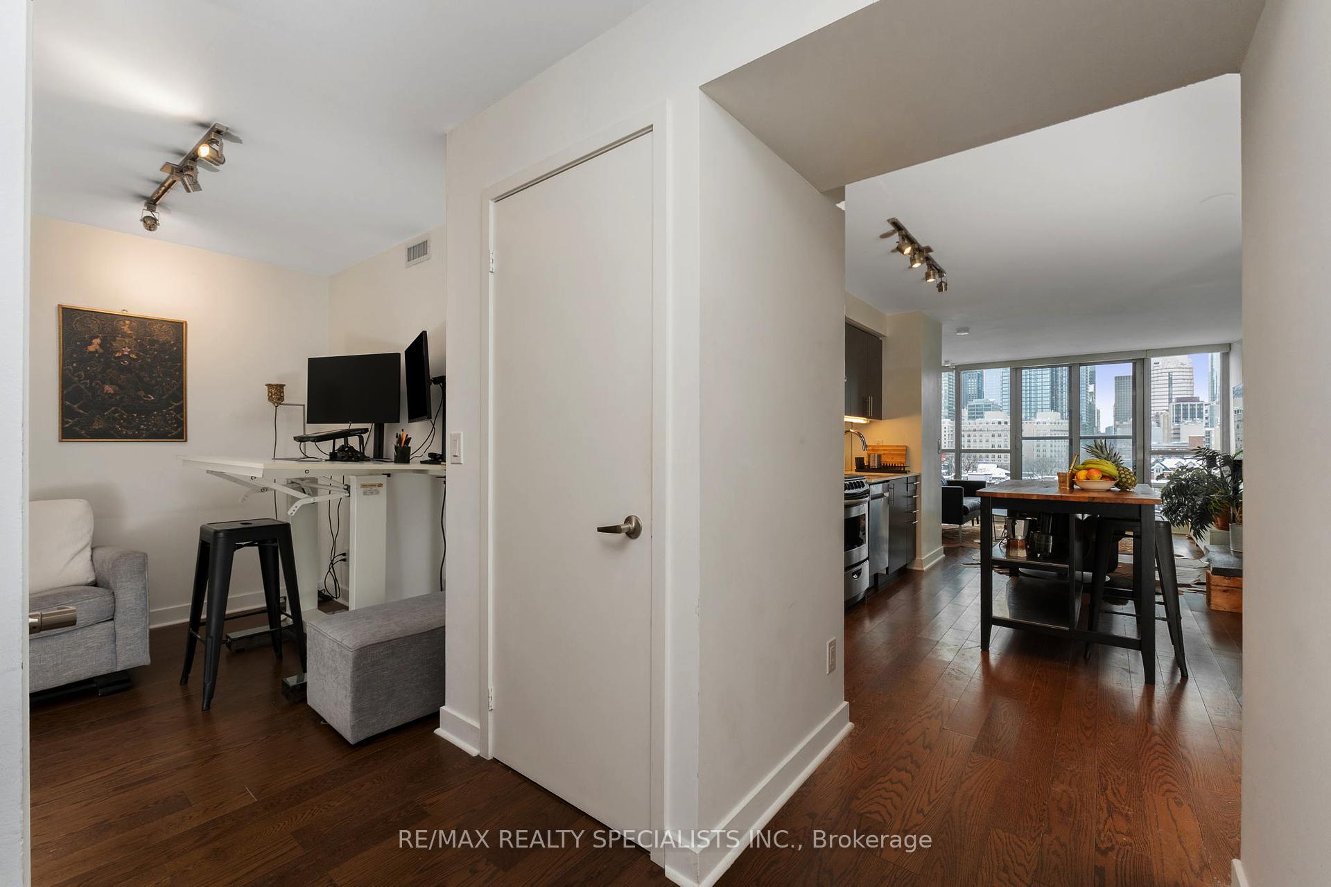 2 Bedrooms Condo at 320 Richmond, Toronto For sale