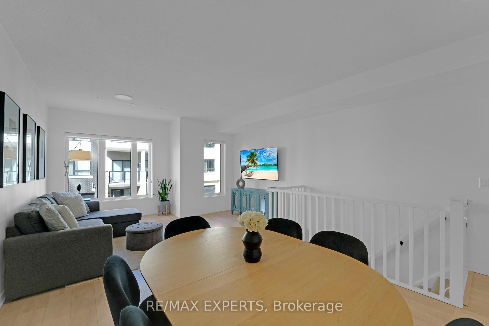 3 Bedrooms Condo at 1095 Cooke,  Burlington For sale