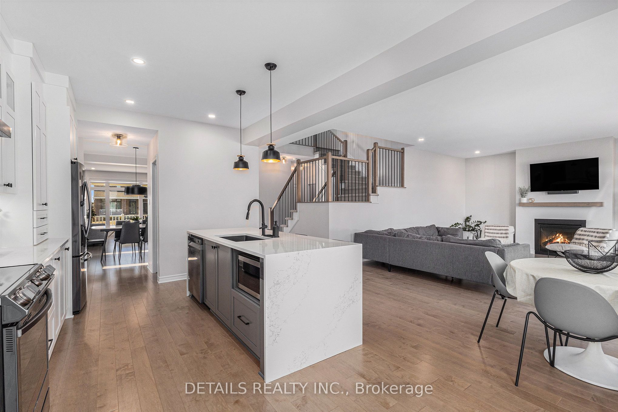 480 Famille Laporte Avenue, Orleans - Cumberland and Area 1110 - Camelot