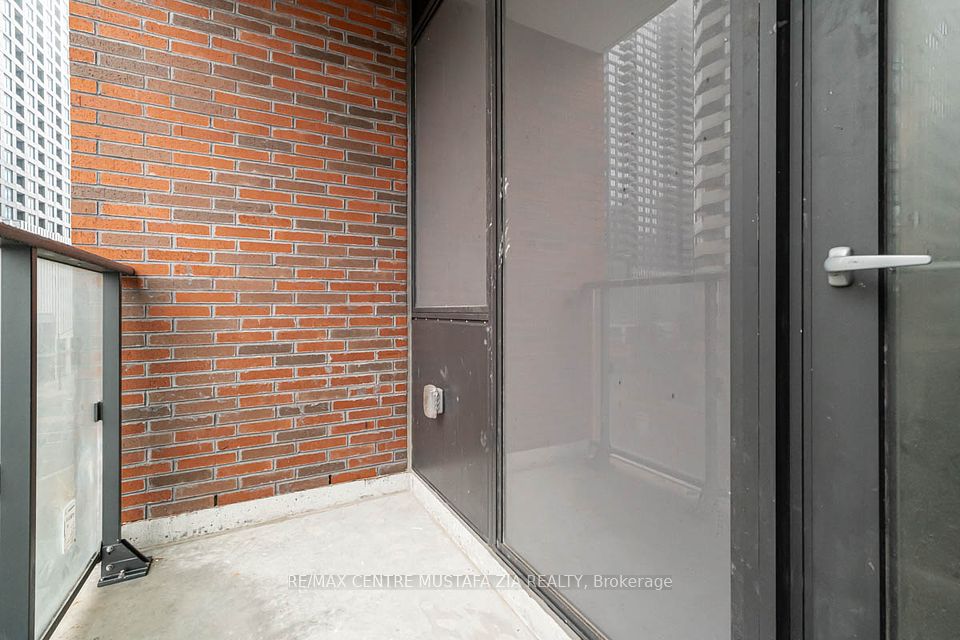 https://trreb-image.ampre.ca/JWkEWN4KOIRWIeHj6sweo7HvfiC01_xVJyxXlMqhHaY/rs:fit:960:960/wm:.5:so:0:50:.4/wmsh:10/wmt:PHNwYW4gZm9yZWdyb3VuZD0nd2hpdGUnIGZvbnQ9JzY4Jz5SRS9NQVggQ0VOVFJFIE1VU1RBRkEgWklBIFJFQUxUWSwgQnJva2VyYWdlPC9zcGFuPg/L3RycmViL2xpc3RpbmdzLzQwLzg4Lzk3LzI1L3AvNjRmZDZkMzAtYTRkOS00OGQ3LTlkZTgtOTdjY2VlYjEwODEzLmpwZw.jpg