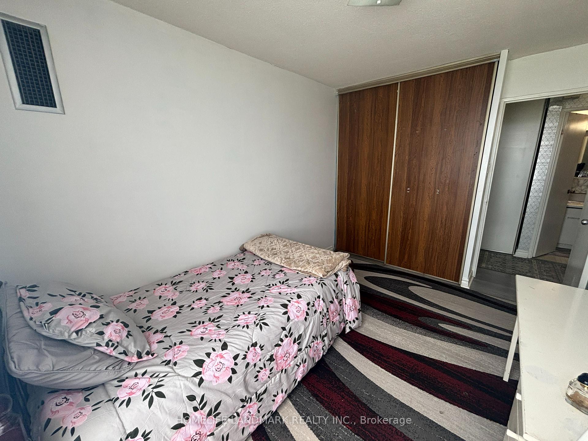 3 Bedrooms Condo at 260 Seneca Hill, Toronto For sale