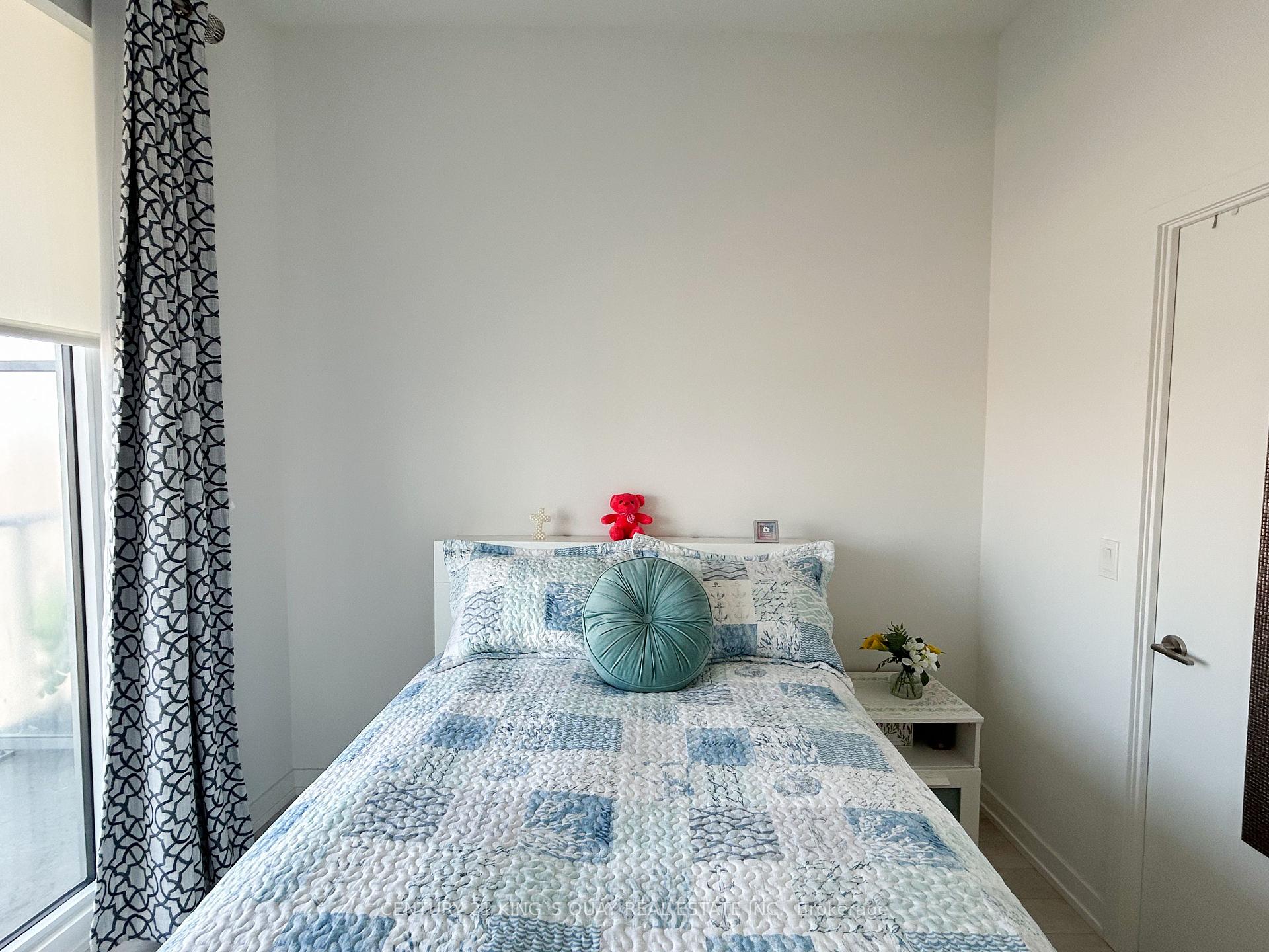 2 Bedrooms Condo at 117 McMahon,  Toronto For sale