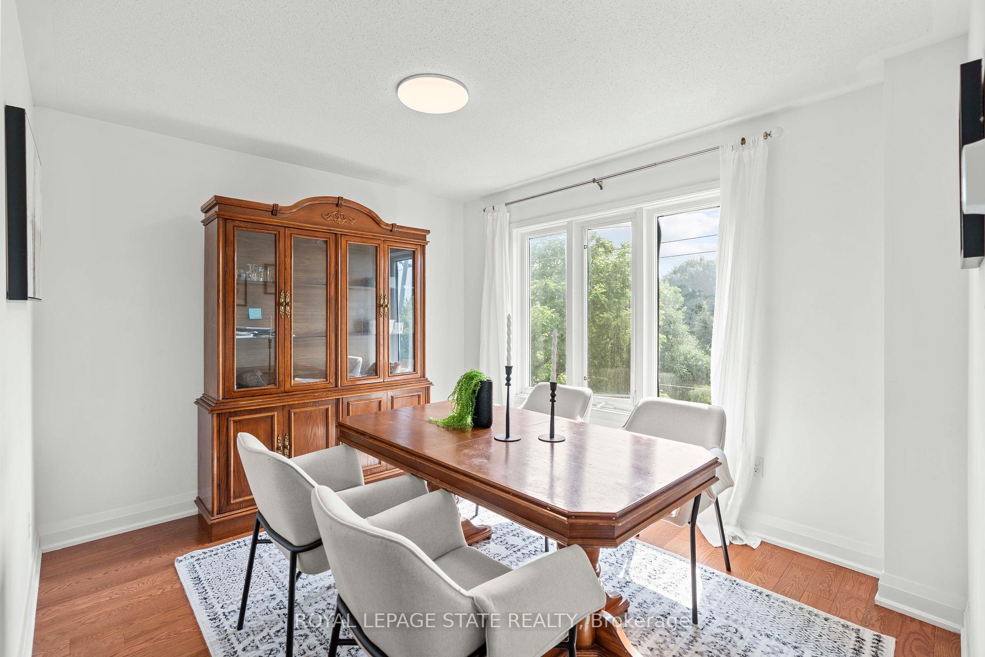 3 Bedrooms Condo at 5090 Fairview, Burlington For sale