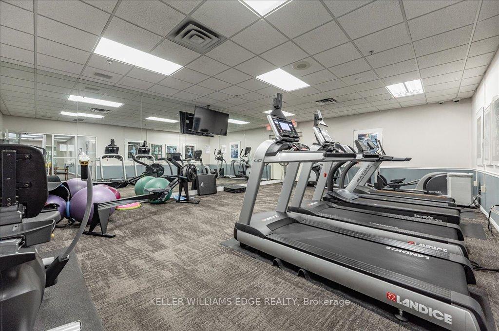 2 Bedrooms Condo at 1270 Maple Crossing, Burlington For sale