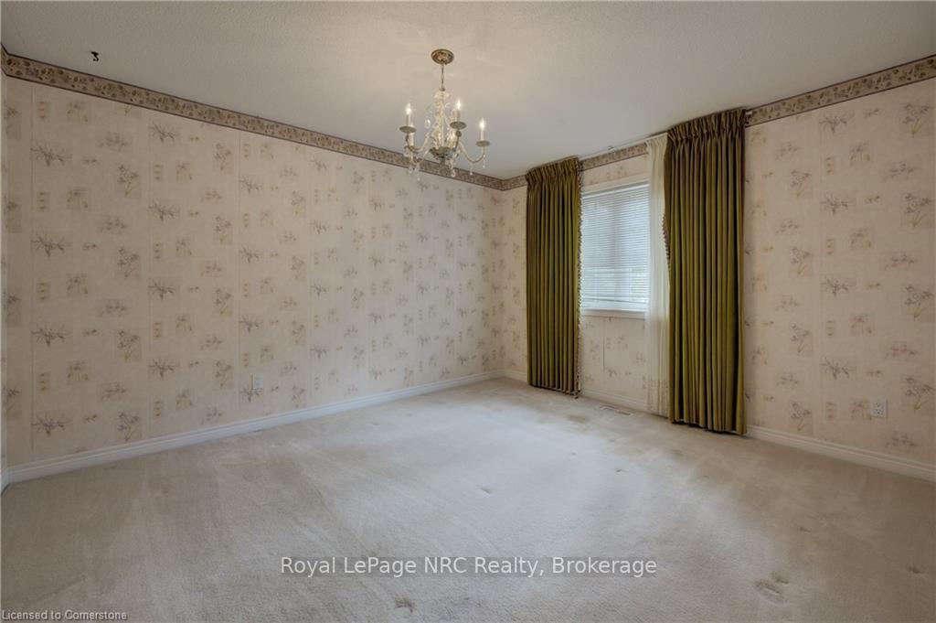 3 Bedrooms Condo at 120 Beddoe, Hamilton For sale
