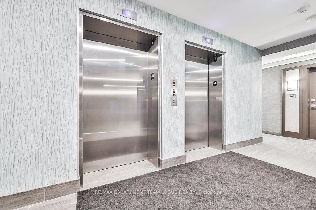 2 Bedrooms Condo at 450 Dundas,  Hamilton For sale