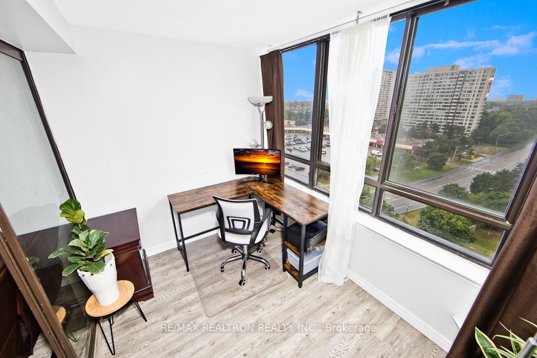 4 Bedrooms Condo at 25 Bamburgh, Toronto For sale