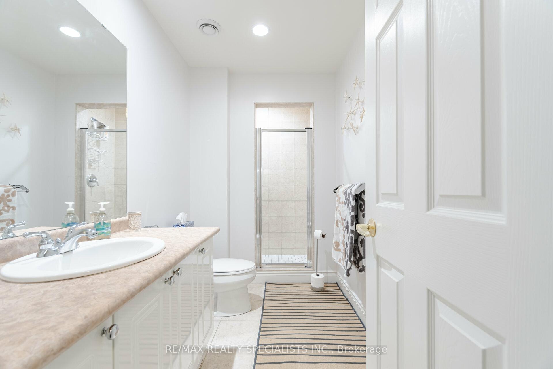 3 Bedrooms Condo at 399 Elizabeth, Burlington For sale