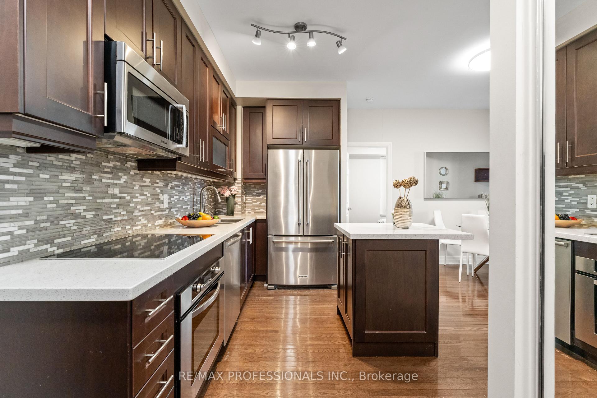 2 Bedrooms Condo at 35 Balmuto,  Toronto For sale