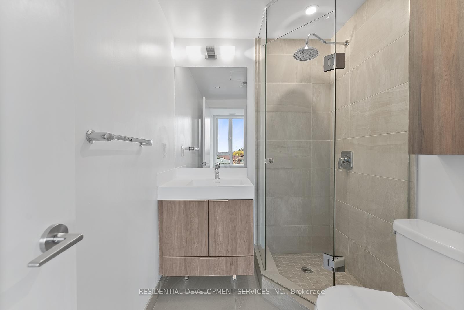 4 Bedrooms Condo at 15 Maryport,  Toronto For sale
