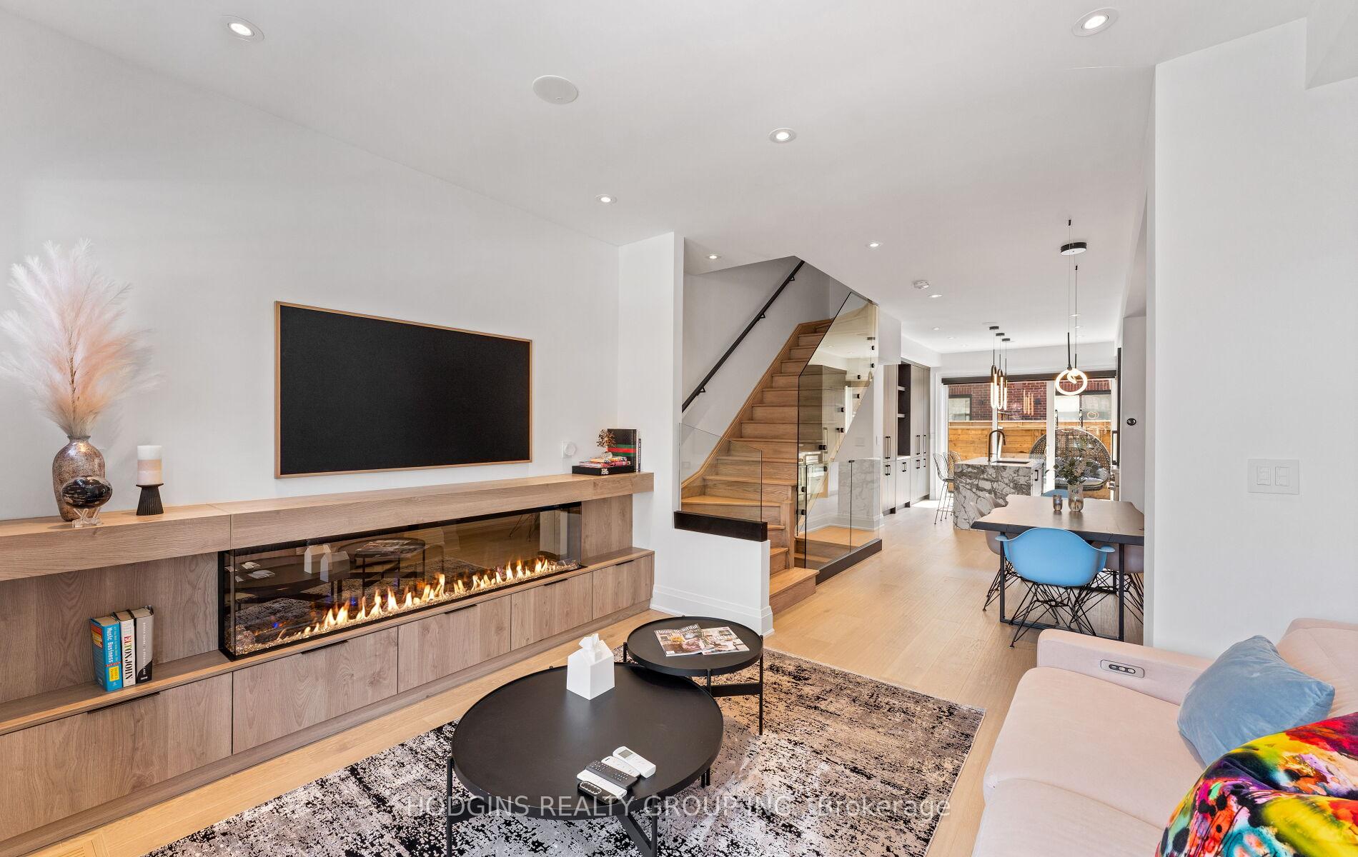 4 Bedrooms Condo at 10 Lunar, Mississauga For sale
