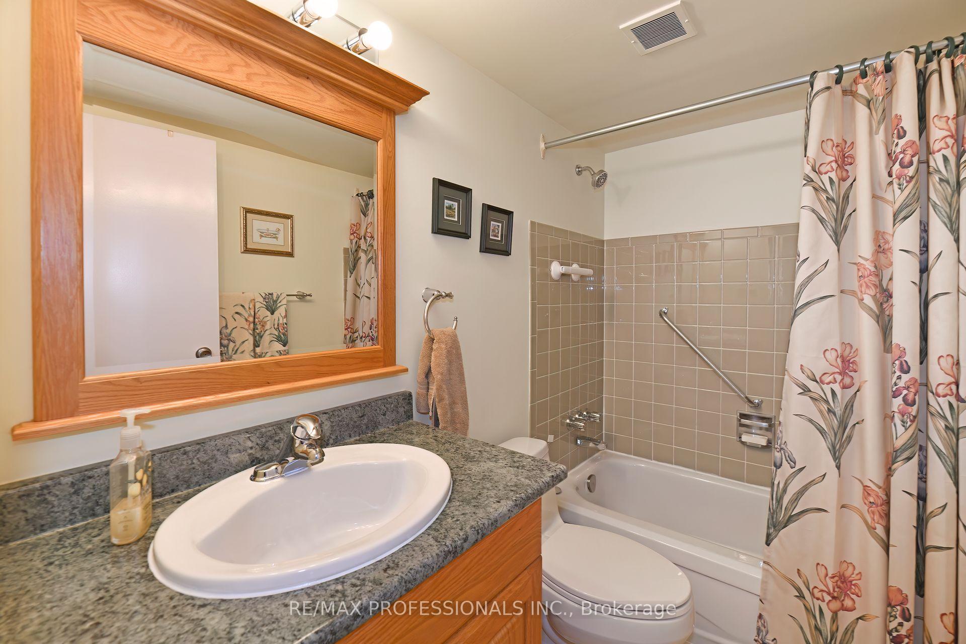 3 Bedrooms Condo at 475 The West Mall, Toronto For sale