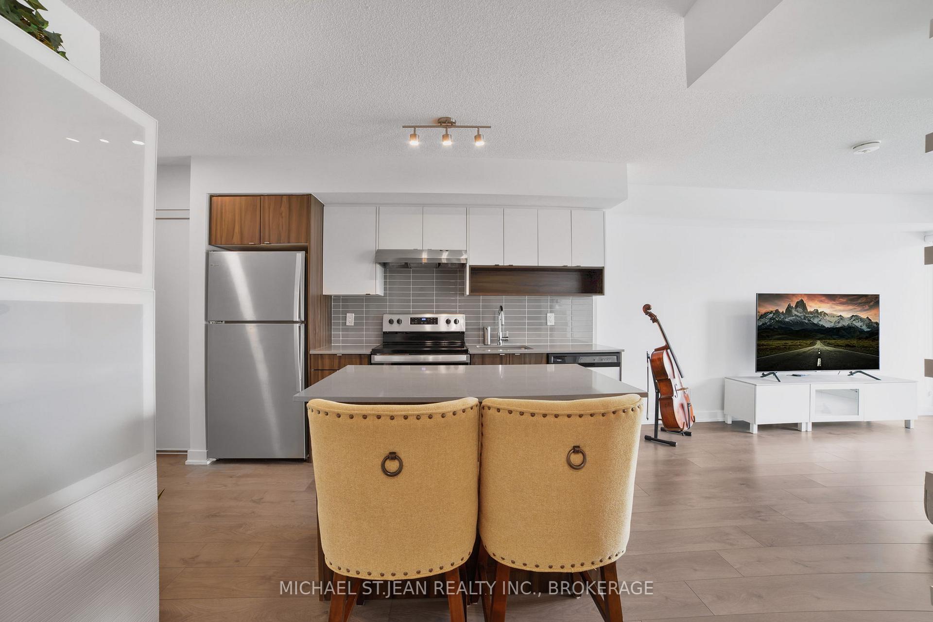 1 Bedroom Condo at 1119 Cooke,  Burlington For sale