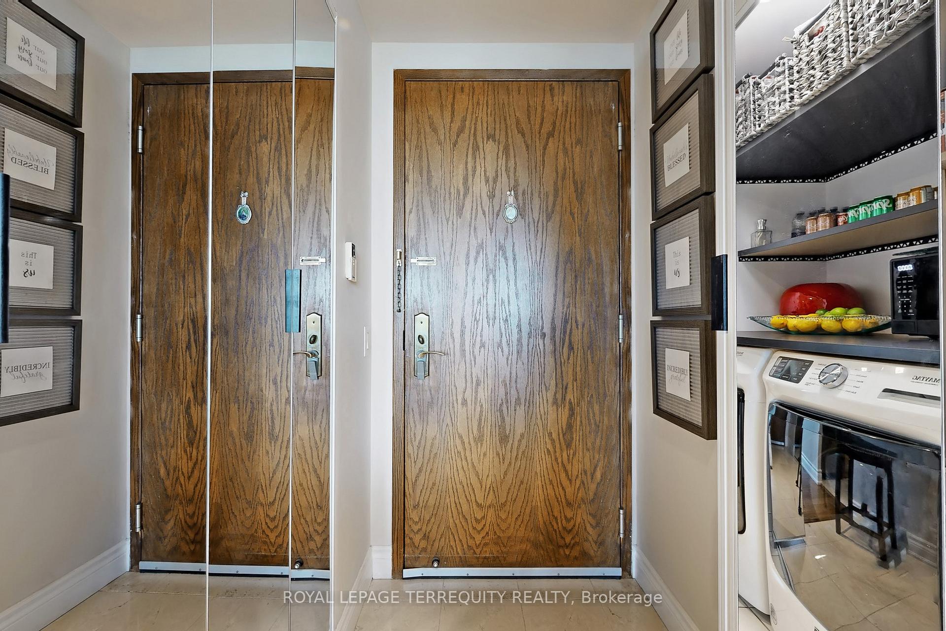 3 Bedrooms Condo at 2 Clairtrell, Toronto For sale
