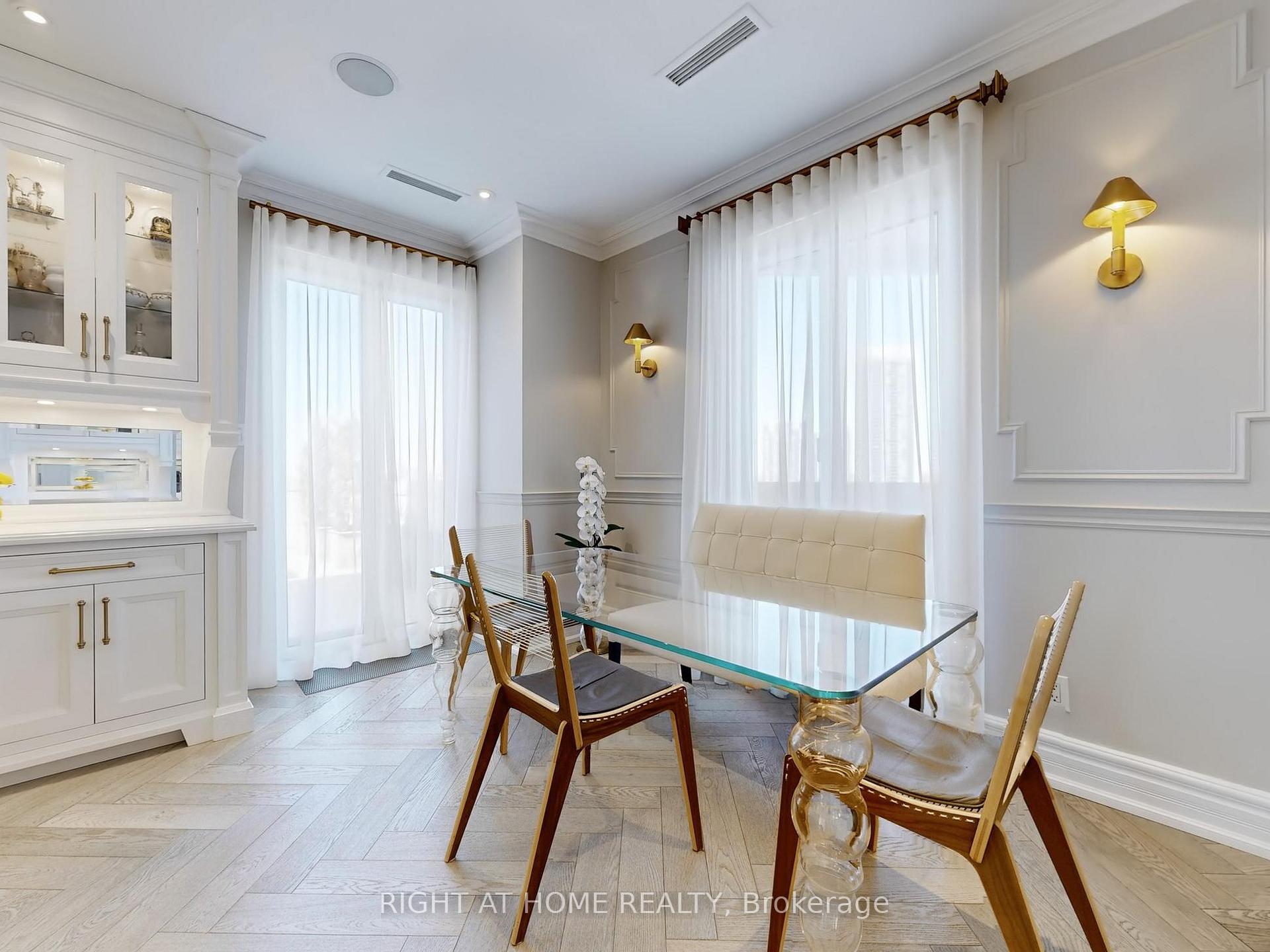 2 Bedrooms Condo at 2287 Lake Shore, Toronto For sale