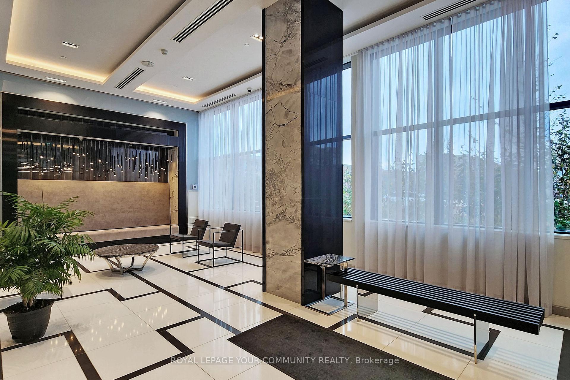 2 Bedrooms Co-op at 100 Eagle Rock, Vaughan For sale