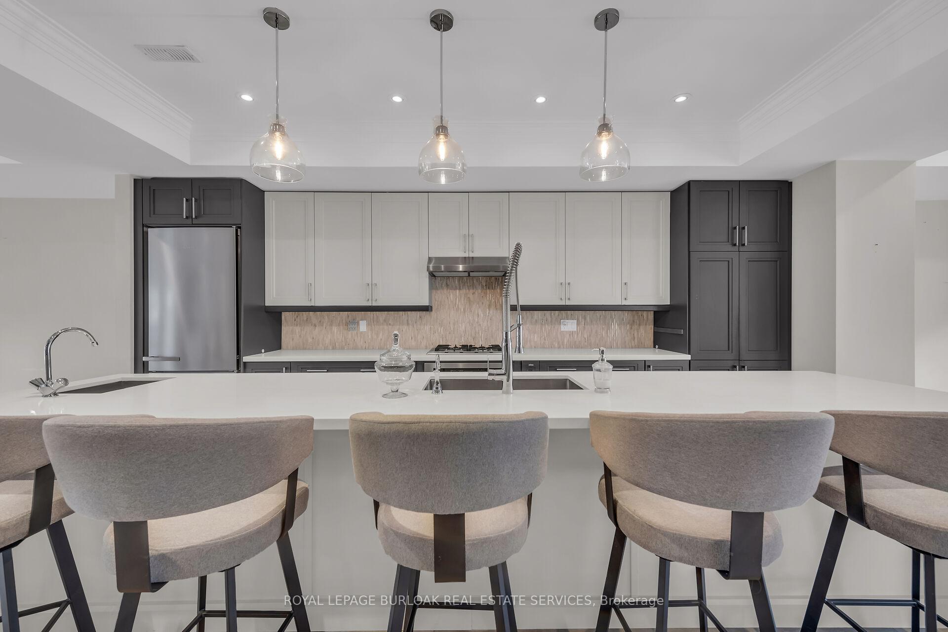 3 Bedrooms Condo at 509 Elizabeth,  Burlington For sale
