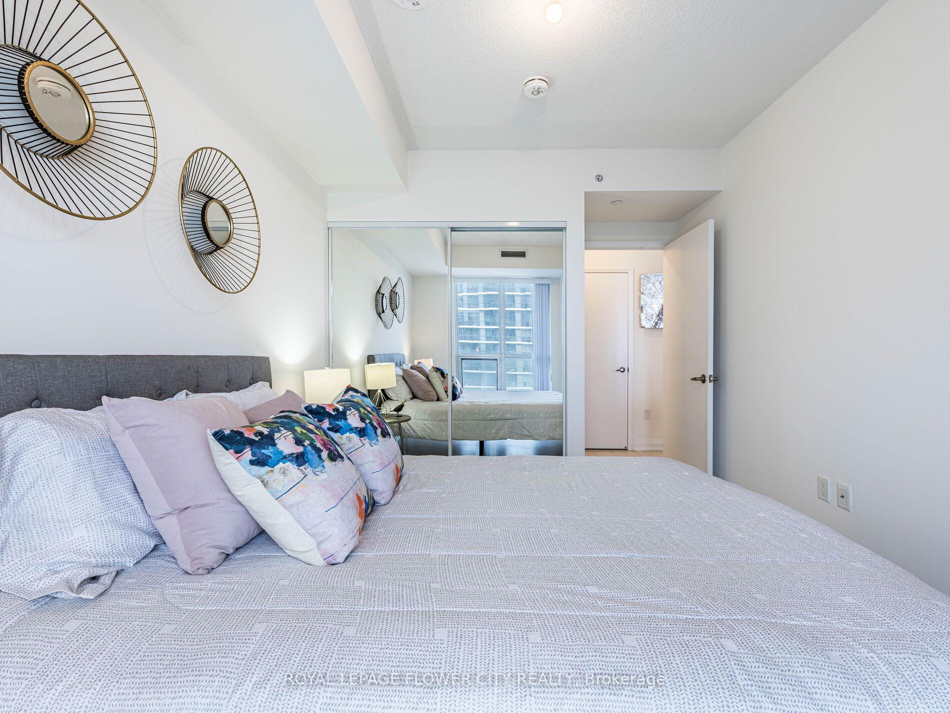 1 Bedroom Condo at 30 Gibbs, Toronto For sale