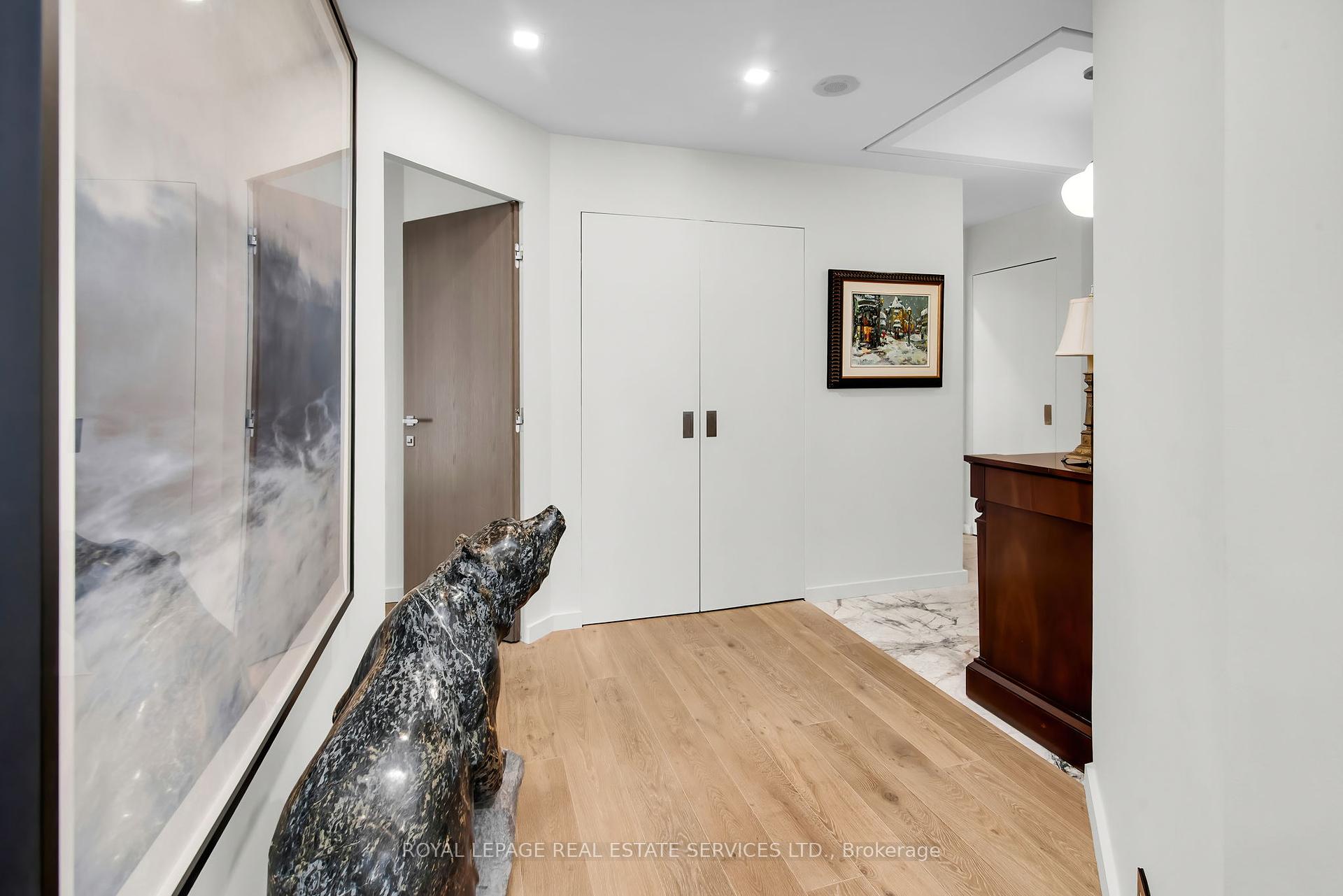 2 Bedrooms Condo at 38 Avenue, Toronto For sale