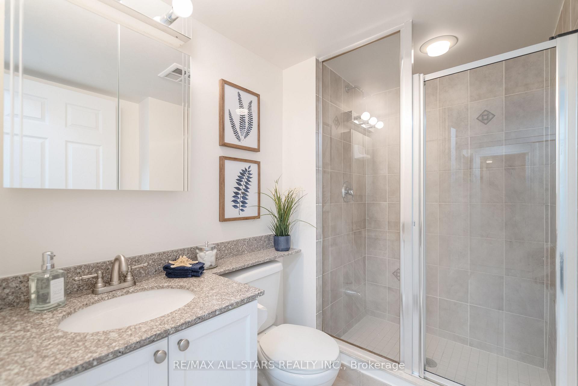 2 Bedrooms Condo at 5 Michael Power, Toronto For sale