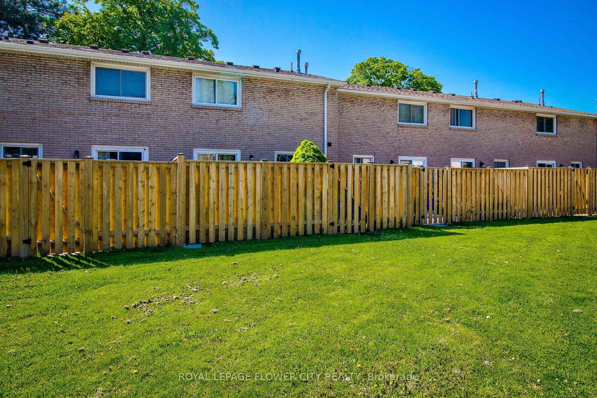 3 Bedrooms Condo at 151 Gateshead, Hamilton For sale