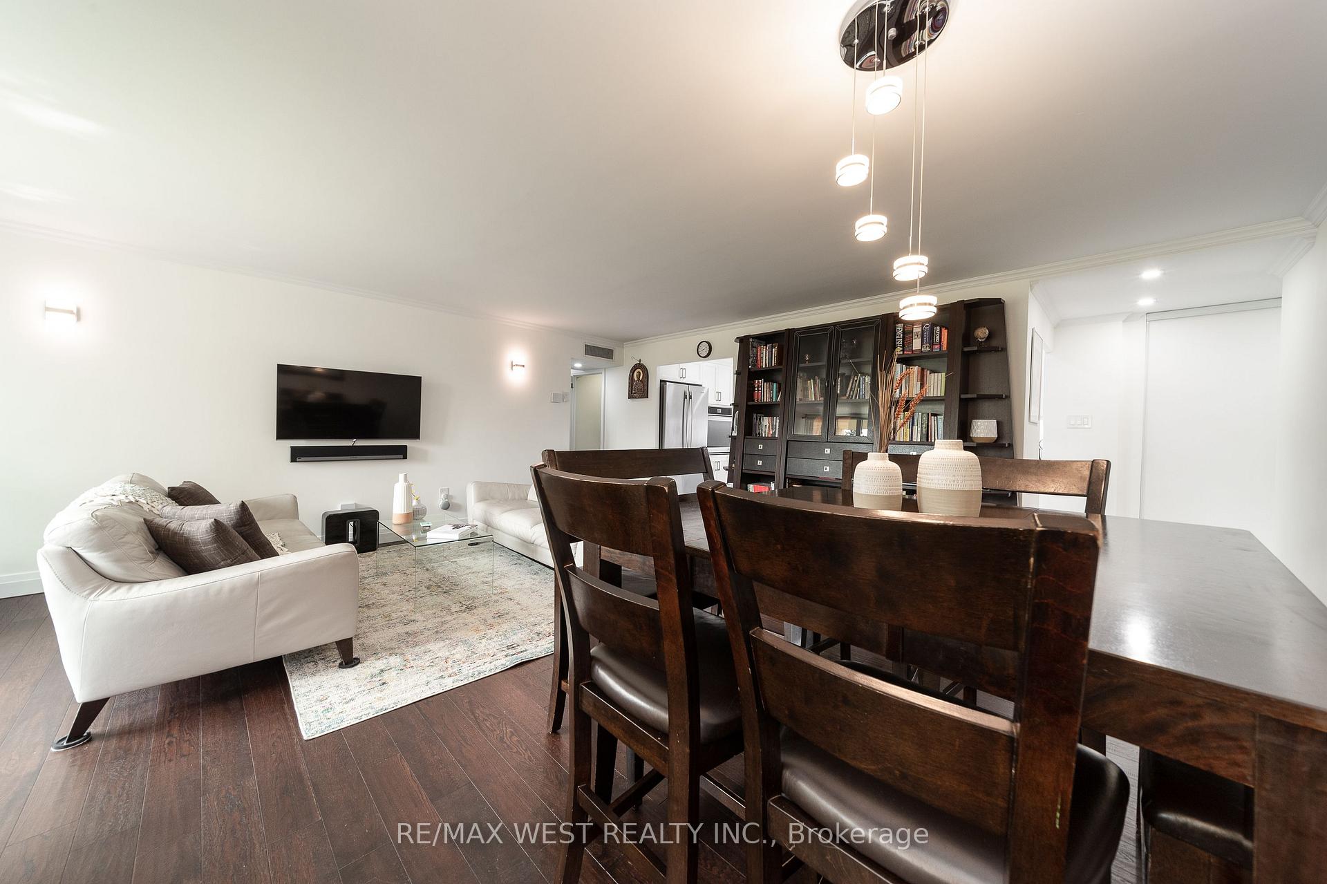 4 Bedrooms Condo at 61 Richview, Toronto For sale