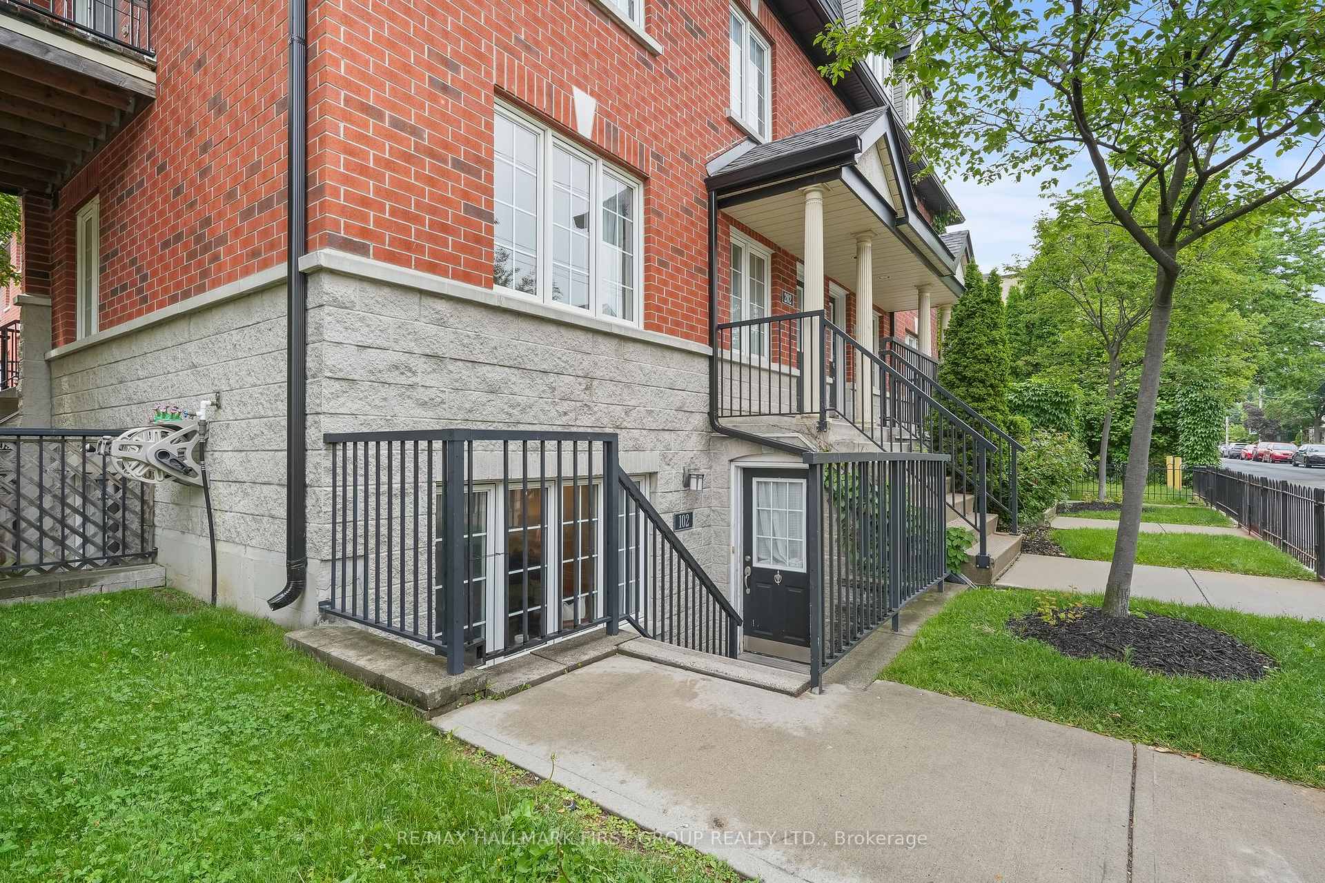 3 Bedrooms Condo at 262 St. Helen’s, Toronto For sale