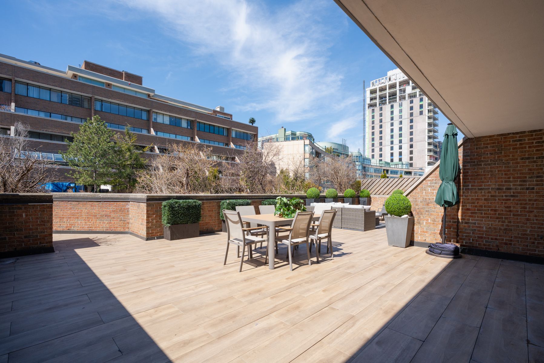 18A Hazelton Avenue E301