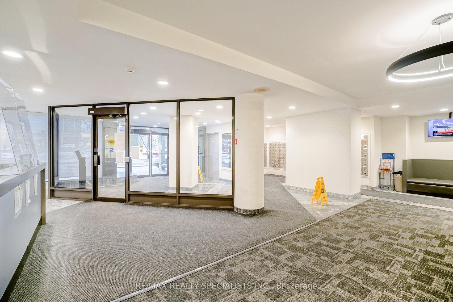 3 Bedrooms Co-op at 350 Webb, Mississauga For sale