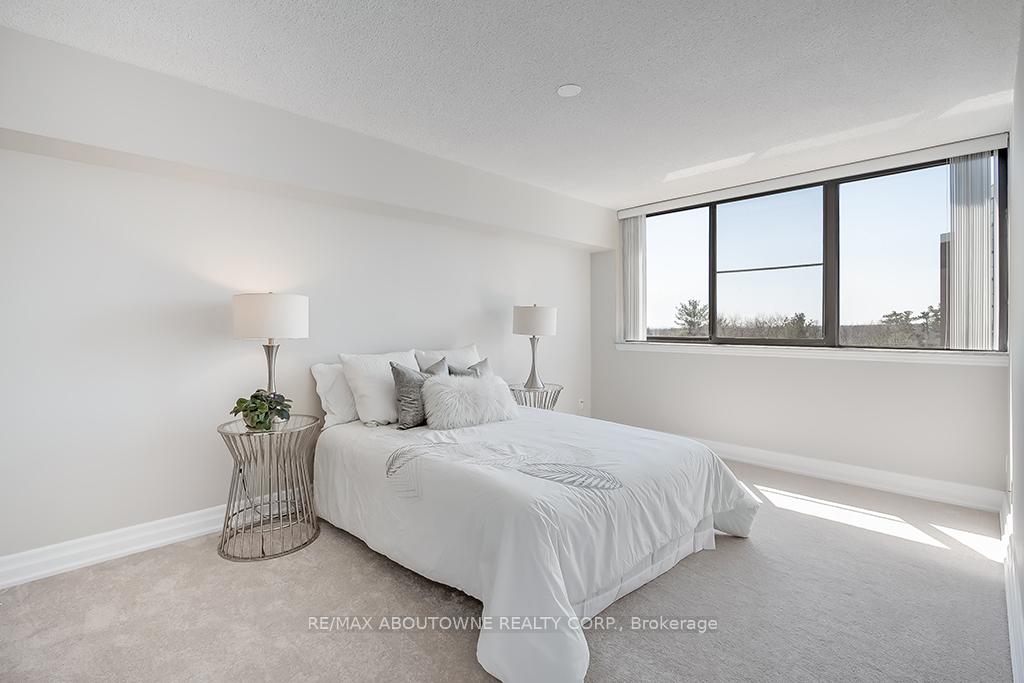 2 Bedrooms Condo at 1230 Marlborough,  Oakville For sale