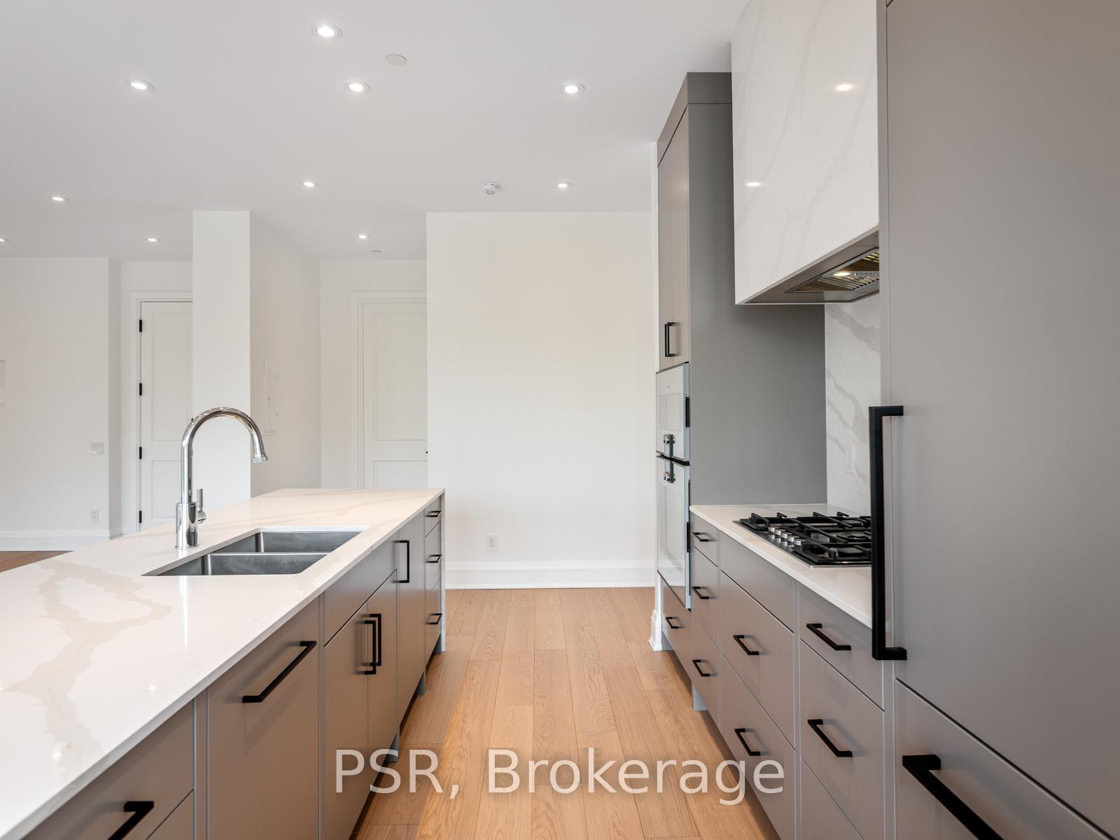 2 Bedrooms Condo at 2010 Bathurst, Toronto For sale