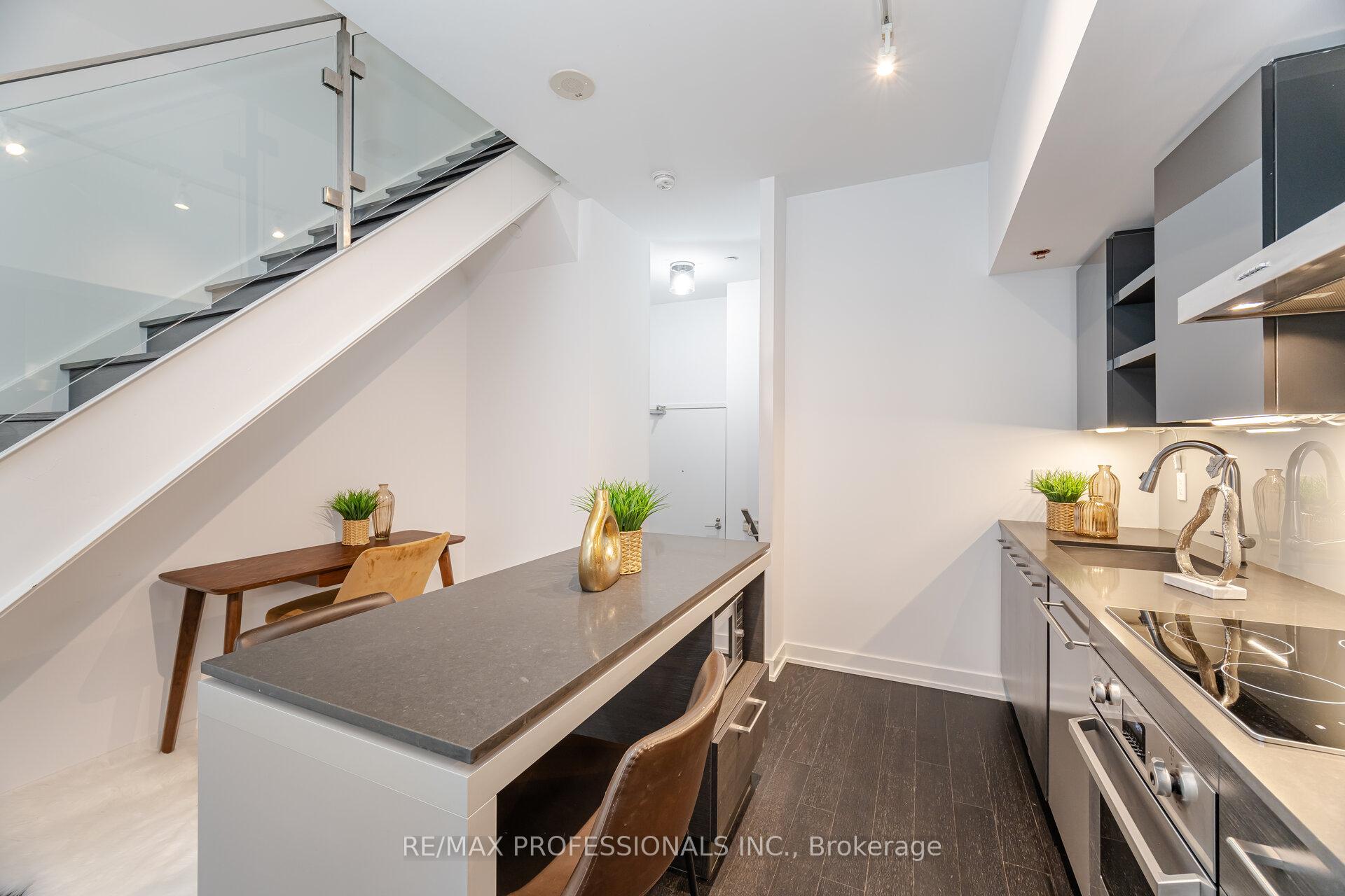2 Bedrooms Condo at 1030 King, Toronto For sale