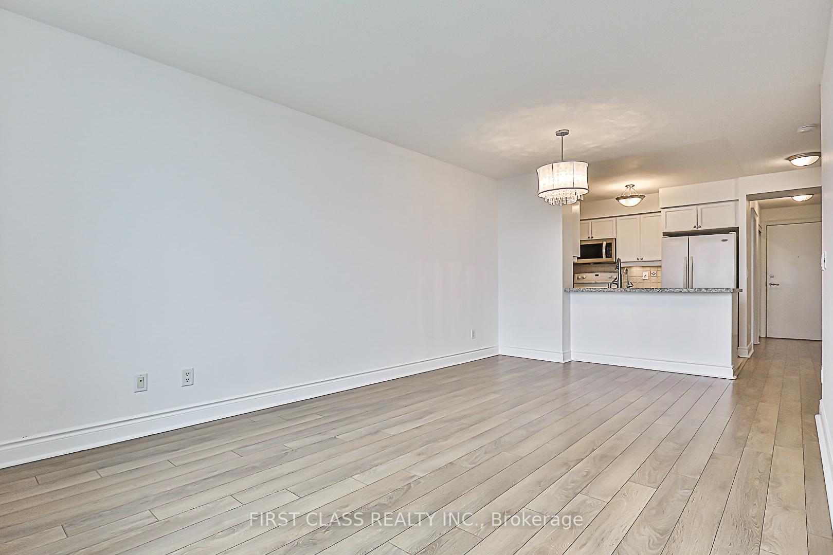 2 Bedrooms Condo at 15 Greenview,  Toronto For sale