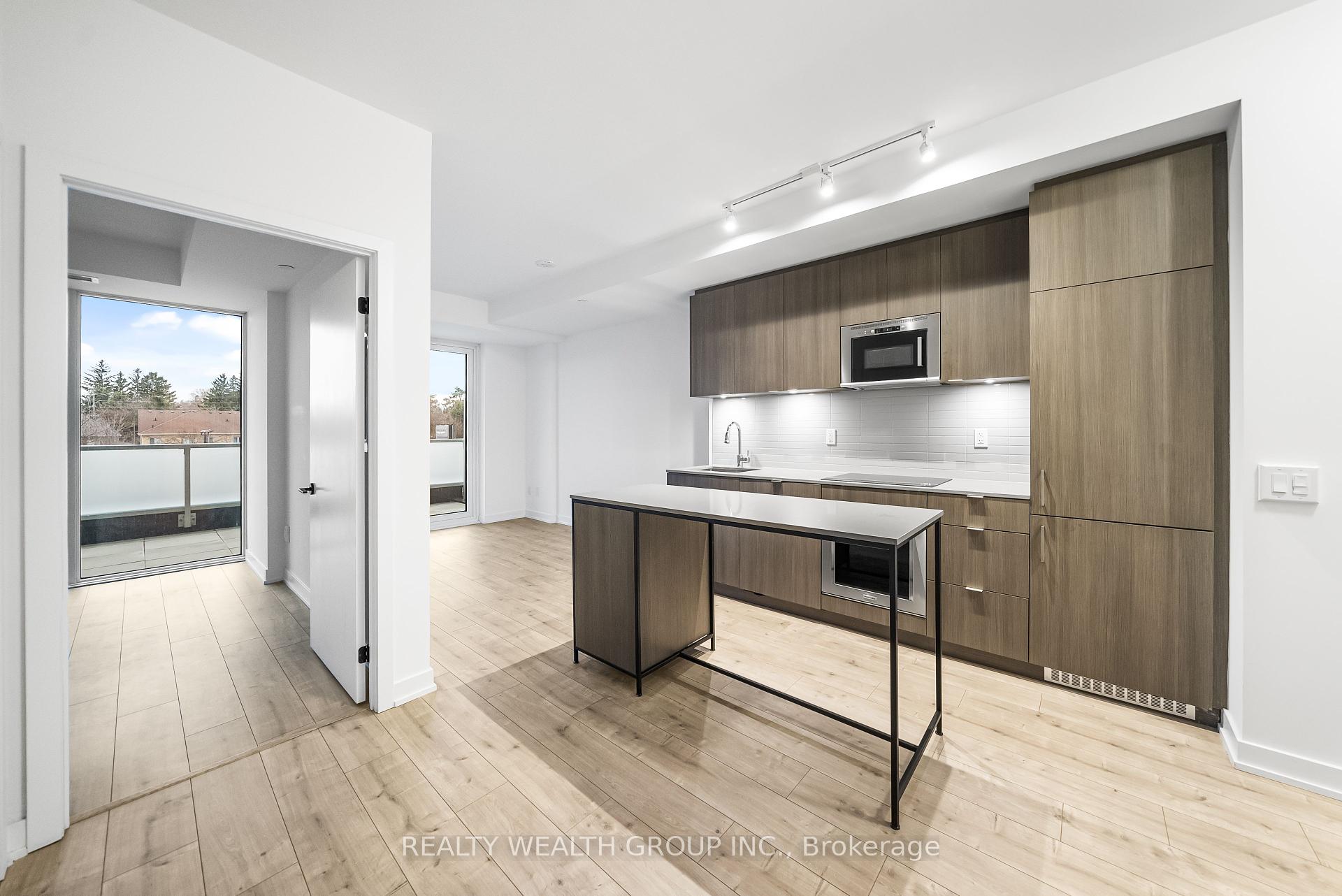 2 Bedrooms Condo at 215 LAKESHORE, Mississauga For sale