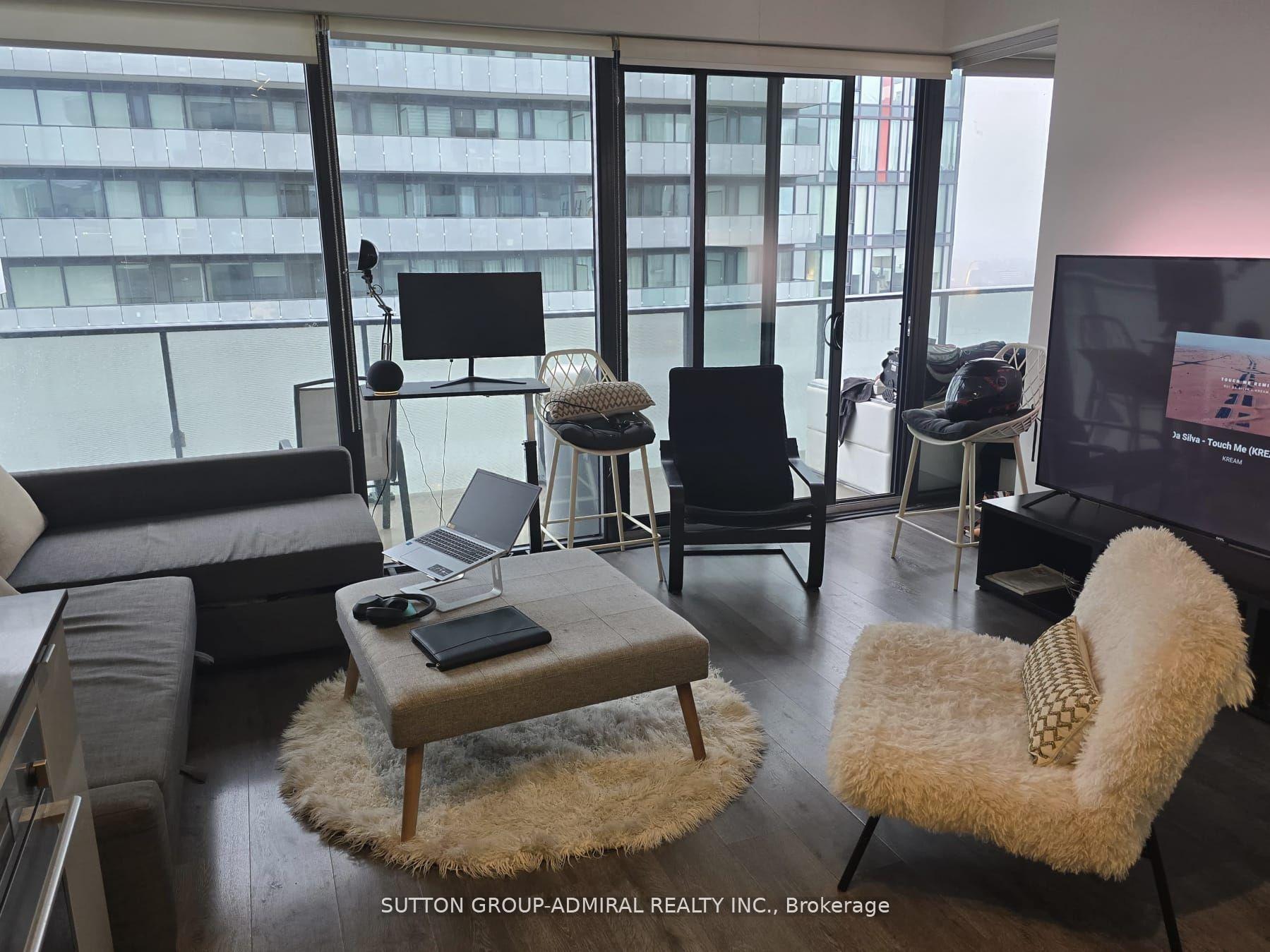 2 Bedrooms Condo at 161 Roehampton, Toronto For sale