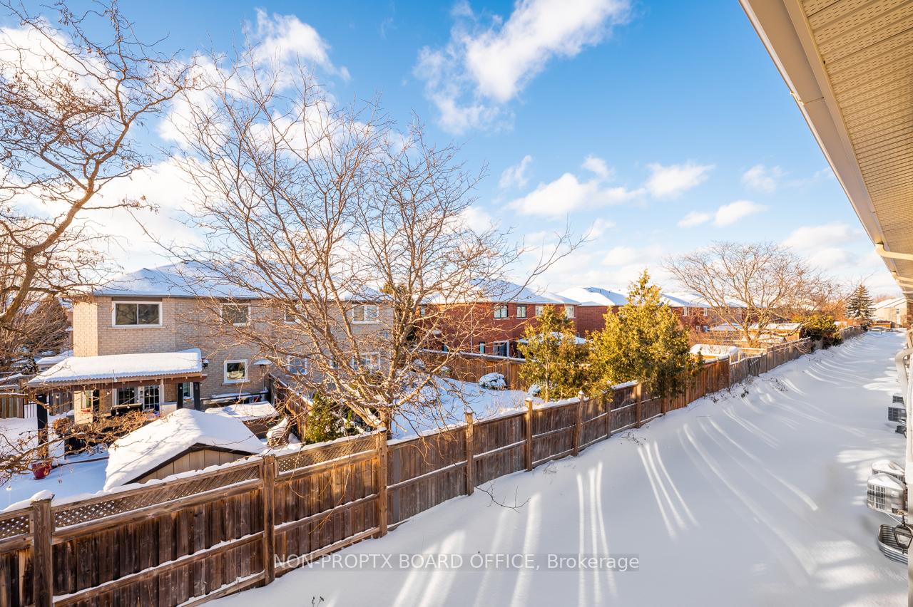 3 Bedrooms Condo at 2184 Postmaster,  Oakville For sale